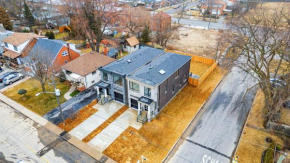 Luxurious House Near GO station